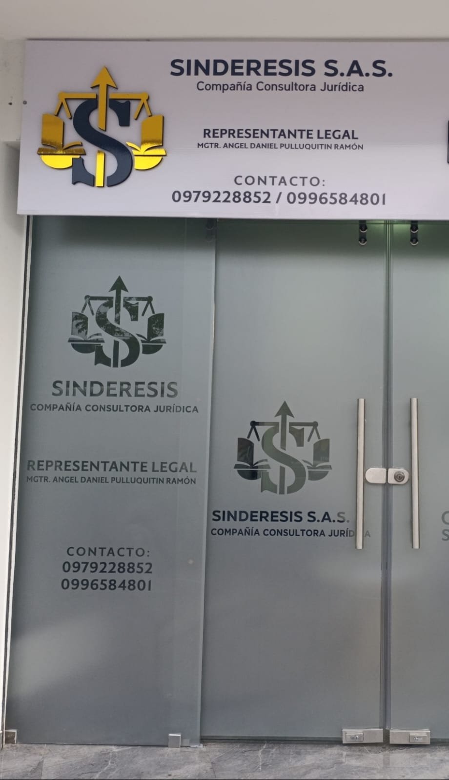 Entrada de las oficinas de SINDERESIS S.A.S.